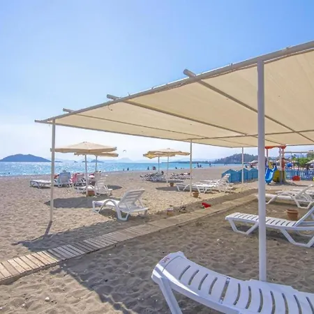 Calis'da Denize Sifir Oezel Plajli Lueks Фетхие