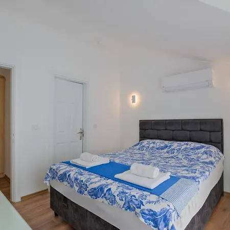 Calis'da Denize Sifir Oezel Plajli Lueks Апартаменты