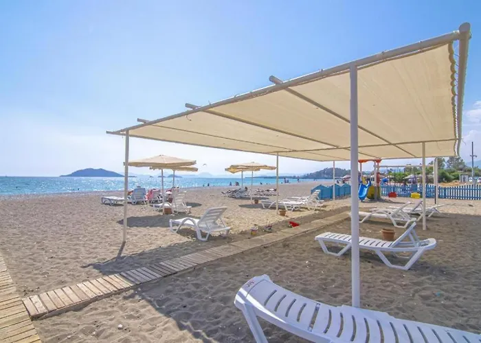 Calis'da Denize Sifir Oezel Plajli Lueks Fethiye