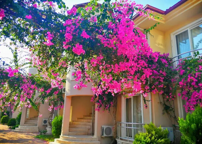 Fethiye Çalış'da Denize Sıfır Özel Plajlı Lüks Daire Daire *