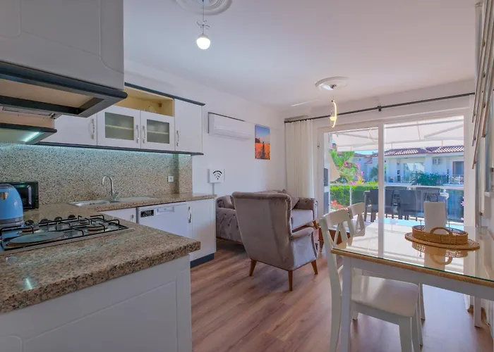 Daire Fethiye Çalış'da Denize Sıfır Özel Plajlı Lüks Daire Fethiye