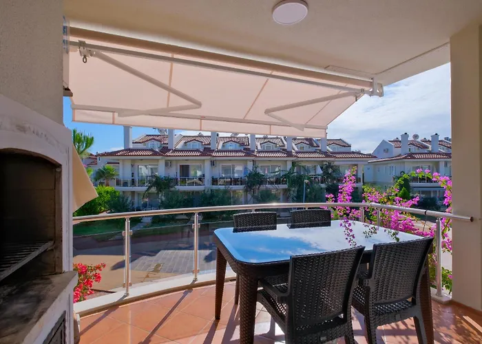 Fethiye Çalış'da Denize Sıfır Özel Plajlı Lüks Daire