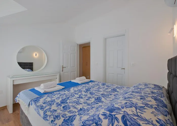 Fethiye Çalış'da Denize Sıfır Özel Plajlı Lüks Daire *