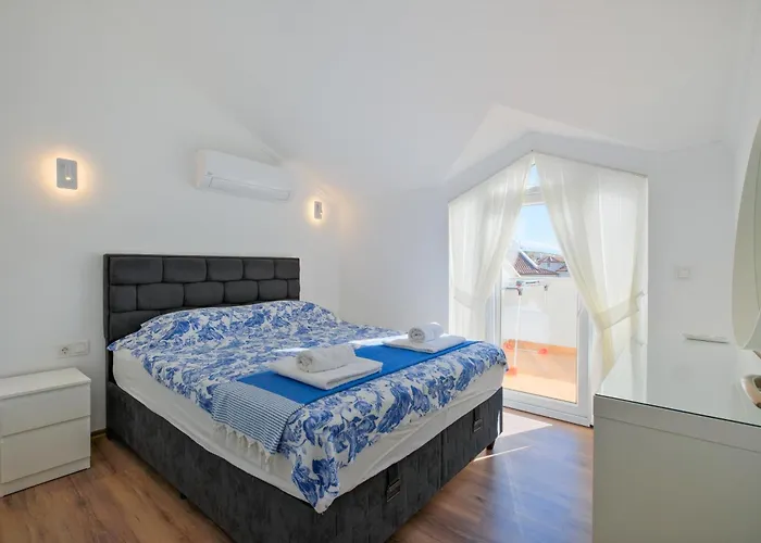 Fethiye Çalış'da Denize Sıfır Özel Plajlı Lüks Daire *