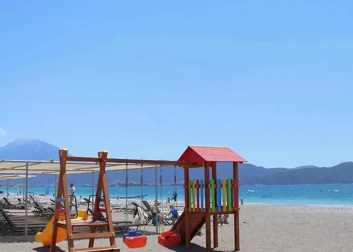 Fethiye Çalış'da Denize Sıfır Özel Plajlı Lüks Daire